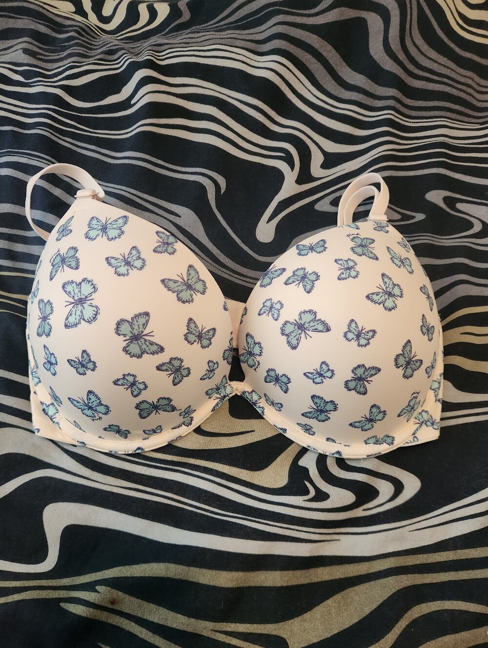 Victoria's Secret PINK 34DD Bra Super Push Up